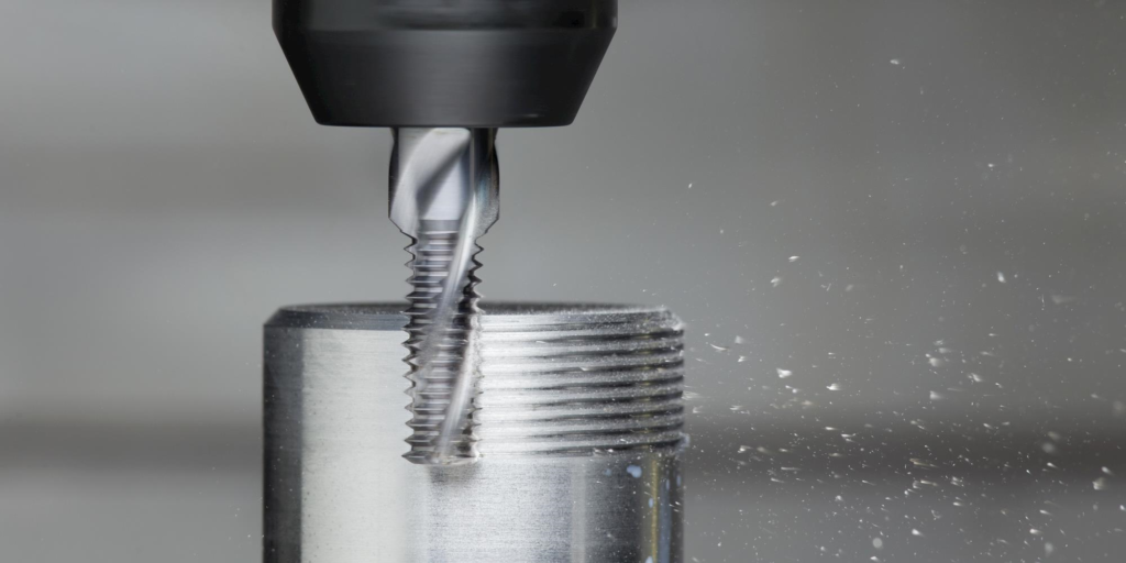 a-thread-milling-process-on-screw