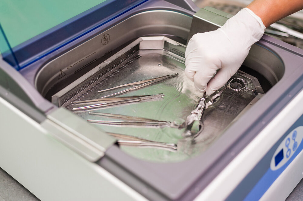 An ultrasonic cleaner