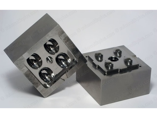 mold differences between die casting vs injection molding
