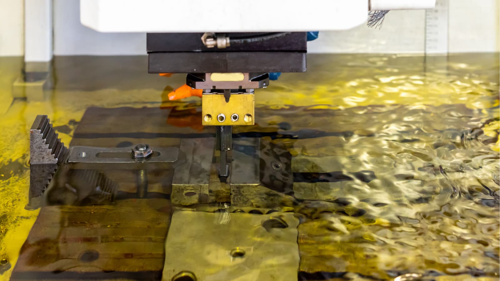 electrical discharge machining working process