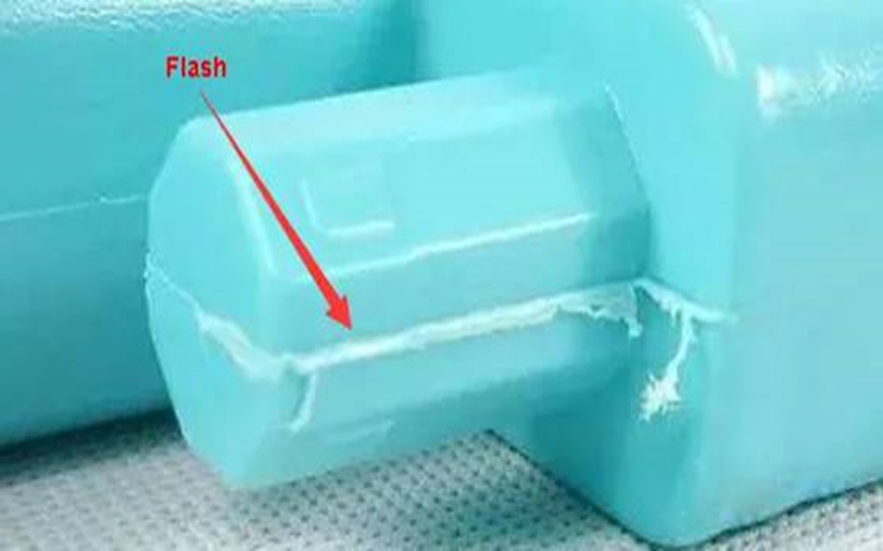 flash defect in injection molding