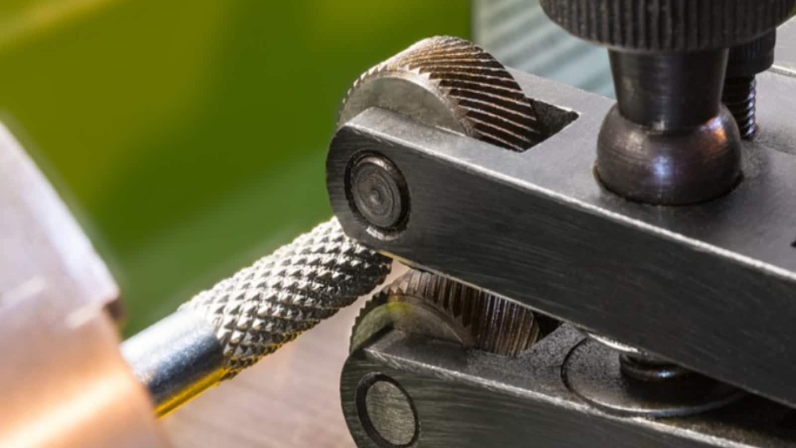 knurling working process