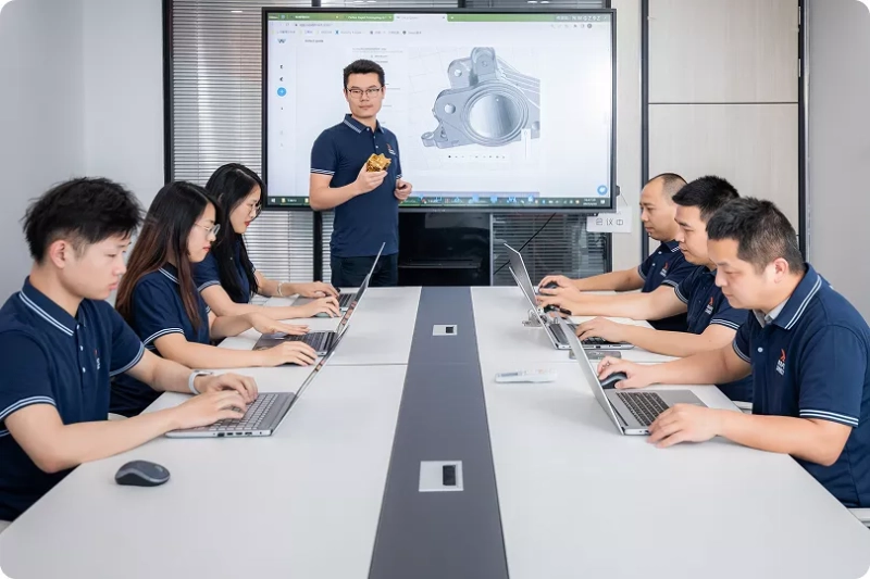 Unsere Ingenieure arbeiten in jeder Phase eng mit Ihnen zusammen und gewährleisten so eine reibungslose Produktion und technische Exzellenz.1